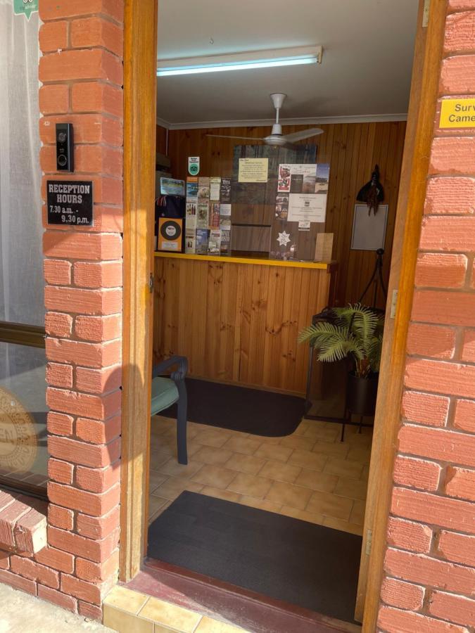Country Roads Motor Inn Narrandera Εξωτερικό φωτογραφία